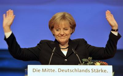 Angela Merkelová dnes ve Stuttgartu obhájila potetí post éfky nmecké Kesanskodemokratické unie (CDU).