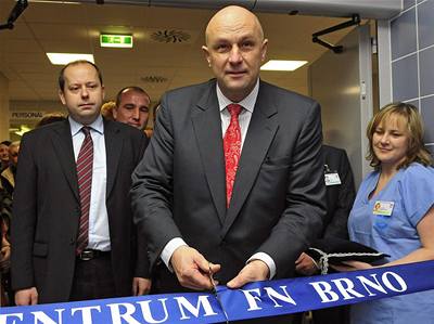 Ministr zdravotnictví Tomá Julínek otevel nové traumacentrum ve Fakultní nemocnici Brno, které má nahradit dosavadní oddlení v brnnské Úrazové nemocnici.  