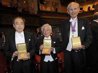 Makoto Kobayashi, Toshihide Maskawa a Osamu Shimomura