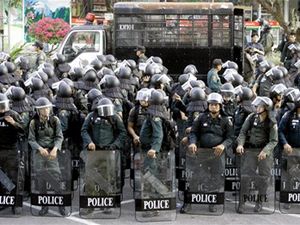 Policie se sna zmrnit protivldn demonstrace v Bangkoku.