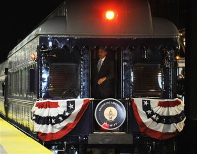 Cestou vlakem z Filadelfie do Washingtonu zahájil pítí americký prezident Barack Obama ptidenní oslavy své inaugurace. 