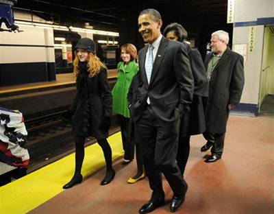 Cestou vlakem z Filadelfie do Washingtonu zahájil pítí americký prezident Barack Obama ptidenní oslavy své inaugurace. 