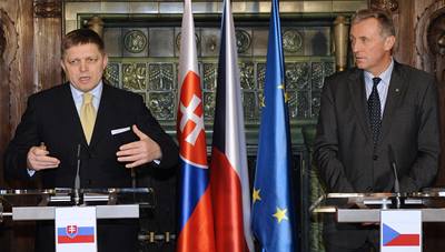 Slovenský premiér Robert Fico se seel se svým eským protjkem Mirkem Topolánkem. 