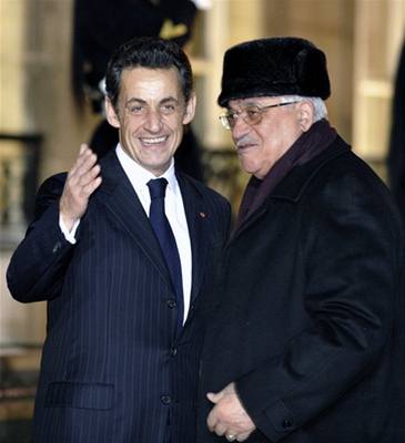 éf palestinské samosprávy Mahmud Abbás ml pvodn pijet do Prahy za prezidentem Václavem Klausem. Schzku ale zruil, protoe musel narychlo odjet do Egypta. U veer ale byl v Paíi, kde ho pivítal prezident Nicolas Sarkozy.
