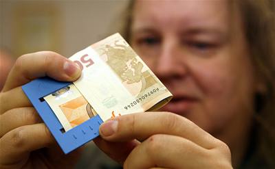 Euro nahradilo slovenskou korunu teprve 1. ledna 2009