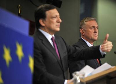 eský premiér Mirek Topolánek se dnes v Bruselu setkal se éfem Evropské komise José Barrosem.