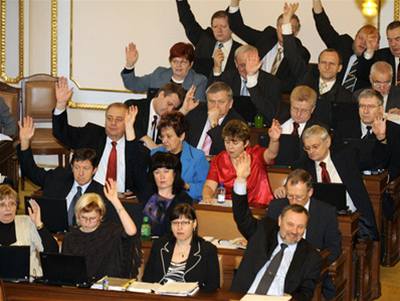 Hlasování v Poslanecké snmovn - ilustraní foto.