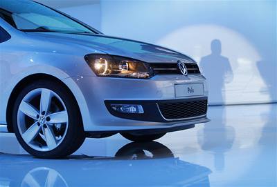 Nov Volkswagen Polo pedstavil len pedstavenstva automobilky Volkswagen Ulrich Hackenberg na koncernovm veeru v enev. 