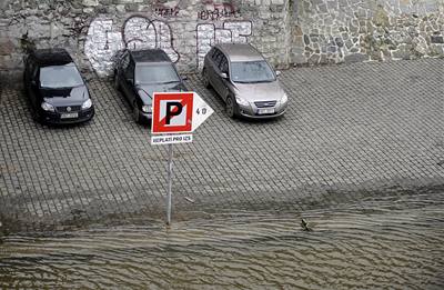 Praha bude kvli zvyující se hladin vyklízet náplavky.