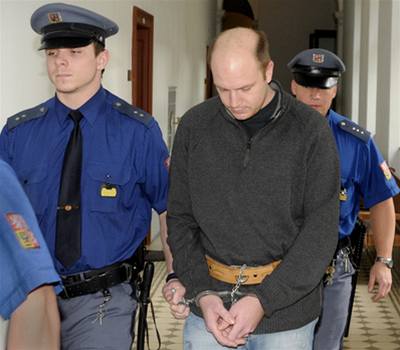 Krajský soud v Plzni uloil 4. bezna tyiadvacetiletému Milanu Novotnému z Karlových Var osm let vzení za znásilnní tíletého dvátka.