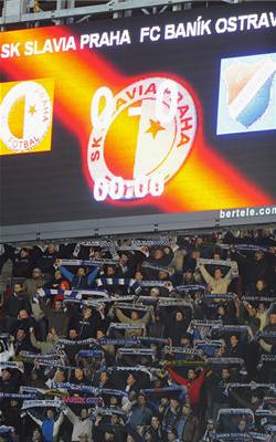 Vtina z asi tyech stovek fanouk Baníku Ostrava se na stadion dostala. 