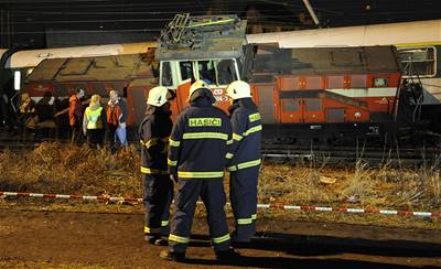 Na ndra v Praze-Vrovicch se 14. bezna veer srazil nkladn vlak s rychlkem. Pi nehod nebyl nikdo zrann.