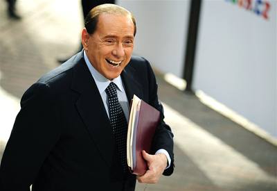 Italsk premir Silvio Berlusconi si nemohl eskou kuchyni vynachvlit. fkucham ekl, e se konen na Rad podn najedl.