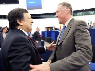 Pedseda Evropské komise José Manuel Barroso se dnes na pd Evropského parlamentu setkal s premiérem Mirkem Topolánkem, jeho vláda je od verejka v demisi.