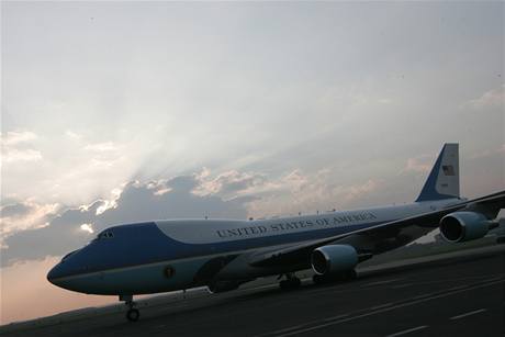 Obama v Praze. Leteck specil Air Force One.