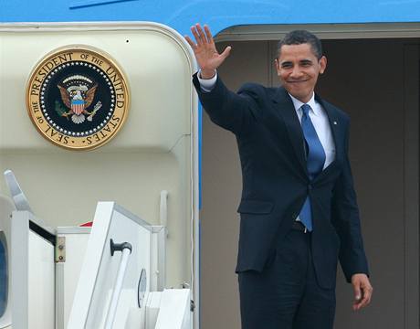 Barack Obama se jet otoil, zamával a odletl do Turecka.