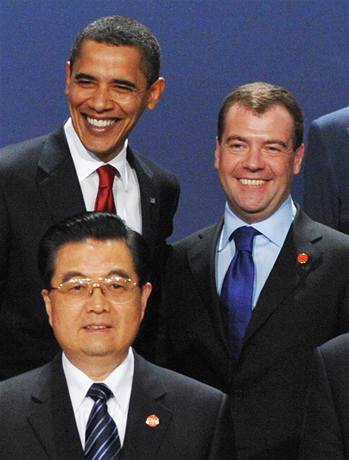 Americký prezident Barack Obama se pi londýnském summitu zemí G-20 setkal se svým ruským protjkem Dmitrijem Medvedvem. 