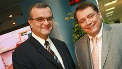 Miroslav Kalousek (vlevo) a Jií Paroubek ped poadem T Otázky Václava Moravce.