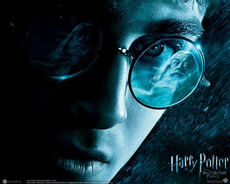 Harry Potter a Princ dvoj krve. Harryho Pottera znovu ztvrnil Daniel Radcliffe.