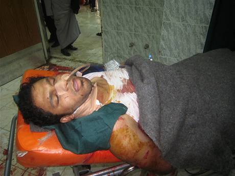 Zranný mu leí v nemocnici v bagdádské tvrti Kadhimija.