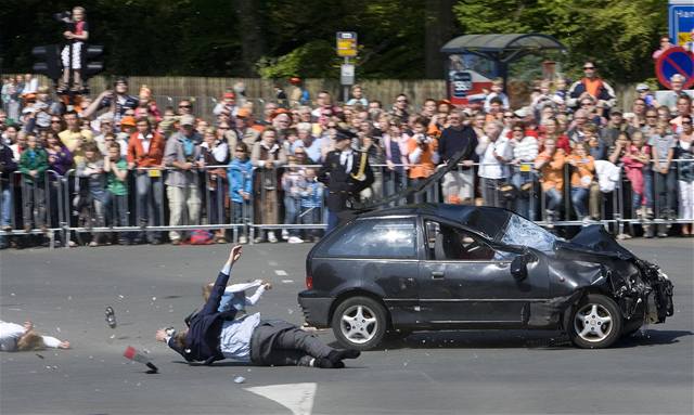 Auto najelo pi oslavch do divk