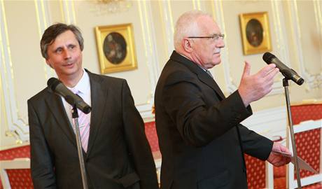 Designovaný premiér Jan Fischer (vlevo) pi setkání s eským prezidentem Václavm Klausem na Praském hrad (24. dubna 2009)