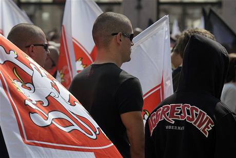 Mui se úastnili prvomájového pochodu extremist v Brn.