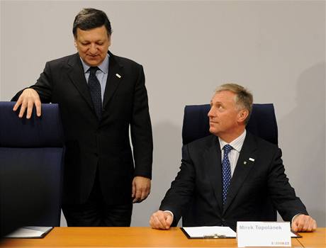 Pedseda Evropské komise José Manuel Barroso a odstupující premiér Mirek Topolánek.