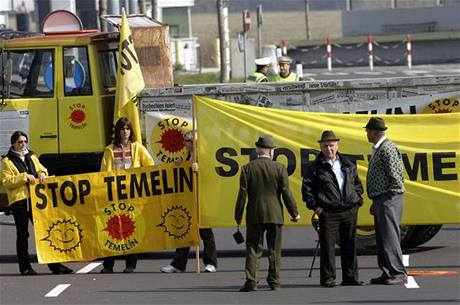Odprci Temelína blokují vtinou hranic s Rakouskem.