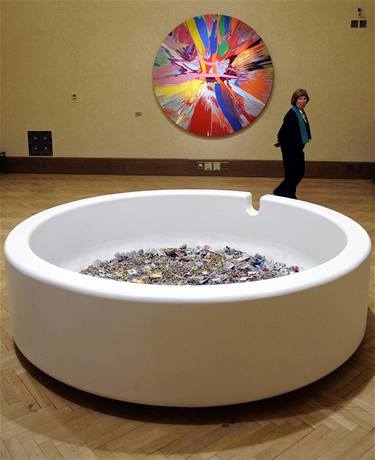 Damien Hirst: ivot, smrt a láska. Rudolfinum, Praha 2009.