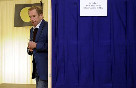 Václav Havel volí do europarlamentu (2009)