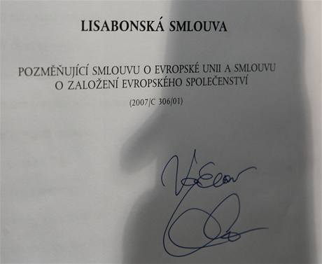 Podpis prezidenta pod Lisabonskou smlouvou