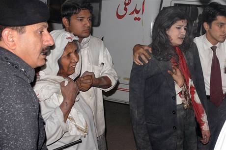 V Pákistánu výbuch bomby v hotelu zabil pt lidí.