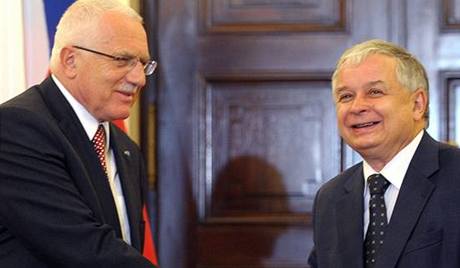 Poslý prezident Lech Kaczynski s prezidentem eeským - Václavem Klausem.