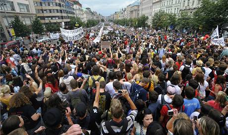 7000 student se selo na Václavském námstí.