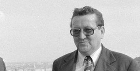 Místopededa vlády SSR Rudolf Rohlíek (vpravo ) s pedsedou správní rady Chase Manhattan Bank N.Y. Davidem Rockefellerem pi prohlídce Prahy v roce 1975