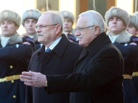 Slovenský prezident Ivan Gaparovi pi letoní únorové návtv v eské republice s eským protjkem Václavem Klausem.