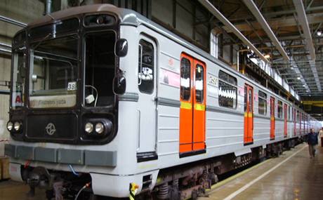 Souprava metra typu 81-71 vyrobená v Sovtském svazu