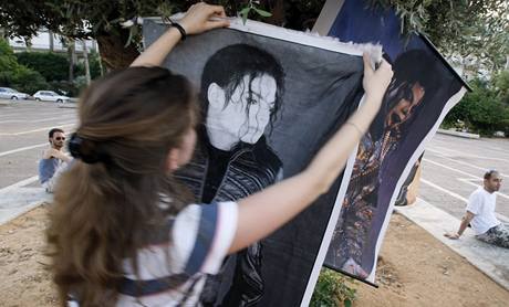 Fanouci na celém svt oplakávají Michaela Jacksona