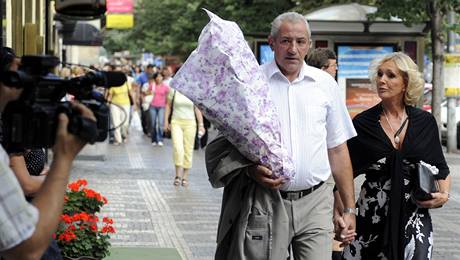 Mezi gratulanty byl i Martin Michal s Helenou Vondrákovou 