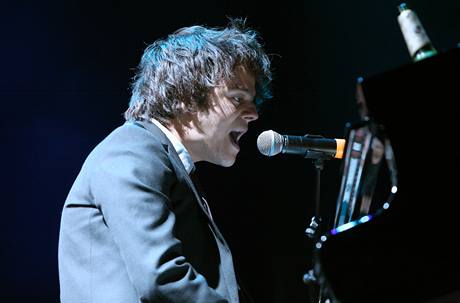 Hlavní hvzdou letoního 8. roníku hudebního festivalu Colours of Ostrava byl popjazzový zpvák Jamie Cullum. Ped nkolik tisíci diváky tak v pátek 10. ervence pedvedl skvlou show. 