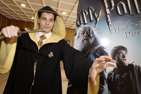 Piznivci Harryho Pottera ekali na plnoní premiéru v Kulturním dom Ládví v Praze.