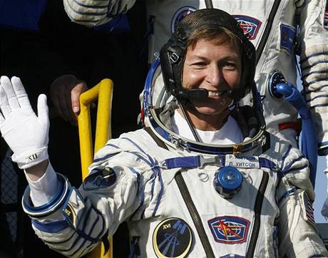 Ve vesmírné turistice tak drí ei a Slováci krok se svtem. Na snímku americká astronautka Peggy Whitsonová