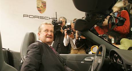 editel nmeckého výrobce luxusních voz Porsche Wendelin Wiedeking s okamitou platností opustí firmu.