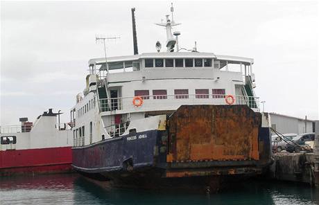 Trajekt Princess Ashika, který se potopil nedaleko Tongy. Na palub bylo celkem 86 lidí, jeden lovk nepeil a 30 lidí se poheuje.