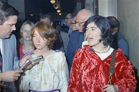 Lynette Frommeová (vlevo) na archivním snímku z roku 1970.