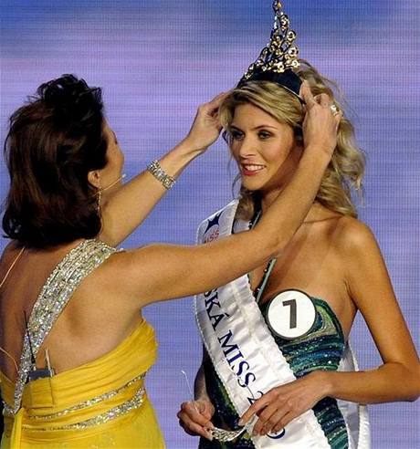 Nová eská Miss 2009 Iveta Lutovská. 