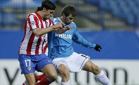 Obránce Atlética Madrid Tomá Ujfalui v akci.