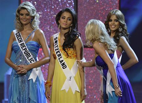 Iveta Lutovsk se na Miss Universe probojovala do prvn destky.