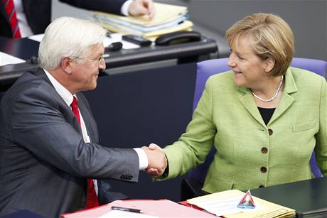 Ve vlád sedí spolu, ve volbách jdou proti sob. Vpravo kancléka Angela Merkelová (CDU) a ministr zahranií Frank-Walter Steinmeier (SPD).